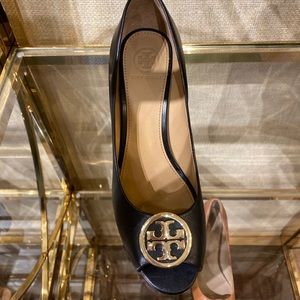 Tory Burch Benton 2 85mm Peep Toe Nappa Wedges